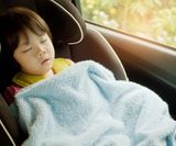kid-sleep-car-child-feel-sick-sleep-car-seat_41969-1160